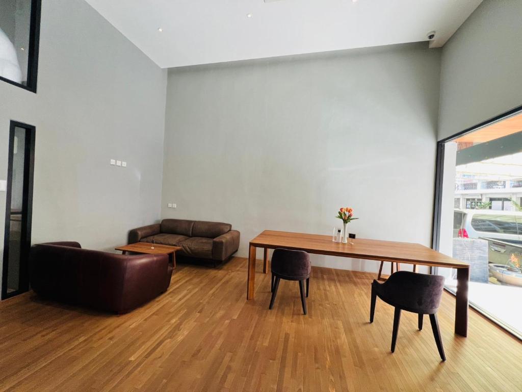 Woodstory Boutique Hotel