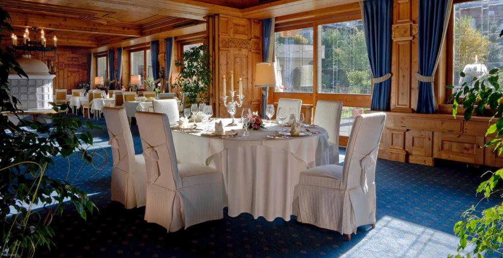 Restaurant, Salzburgerhof, das 5-Sterne Hotel von Zell am See in Zell Am See