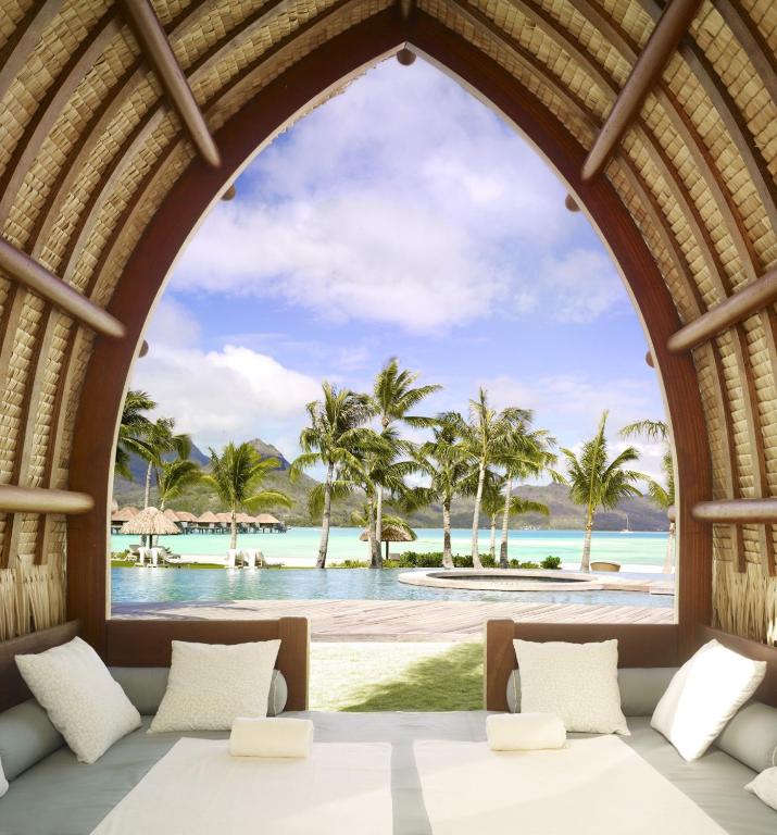 โฟร์ ซีซั่น รีสอร์ต โบรา โบรา (Four Seasons Resort Bora Bora)