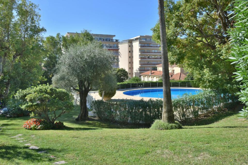 Close to downtown Cannes swimming pool and sea view - 4