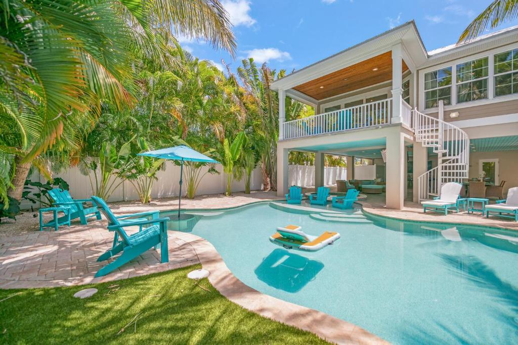 Southern Exposure (AMV), Anna Maria