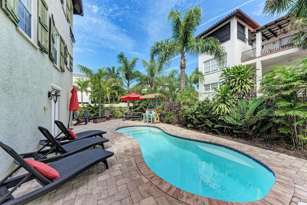 Salty Sands, Holmes Beach