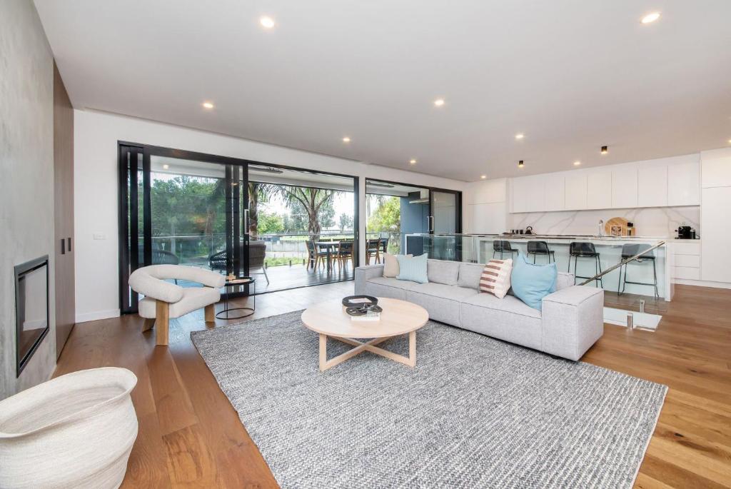 Sandringham Sunshine Escape, Sandringham