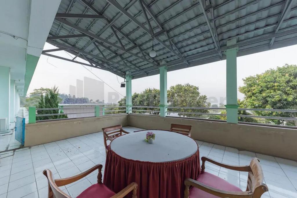 Capital O 90530 Ayong M Linggarjati Hotel