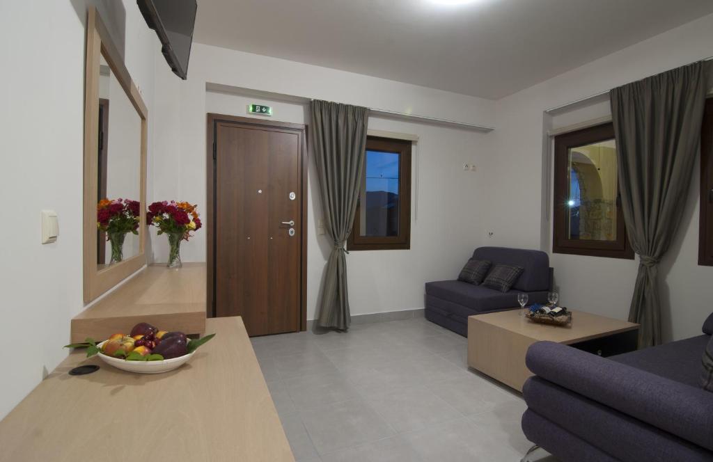 Shared lounge/TV area