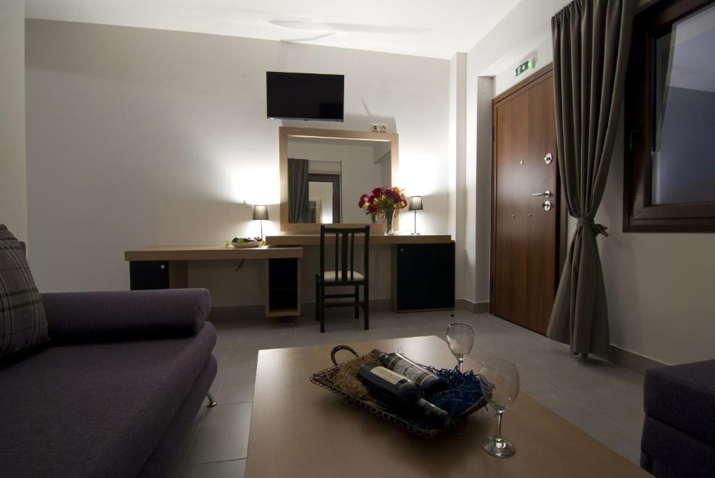 Shared lounge/TV area