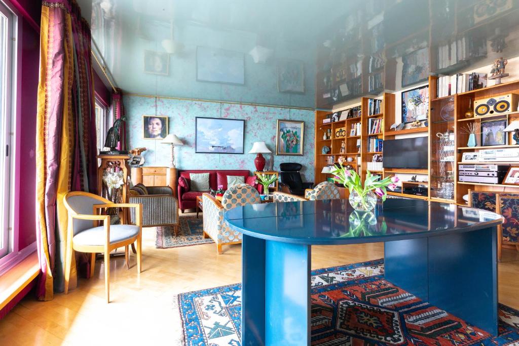 Veeve - The Salon in the Sky - 4