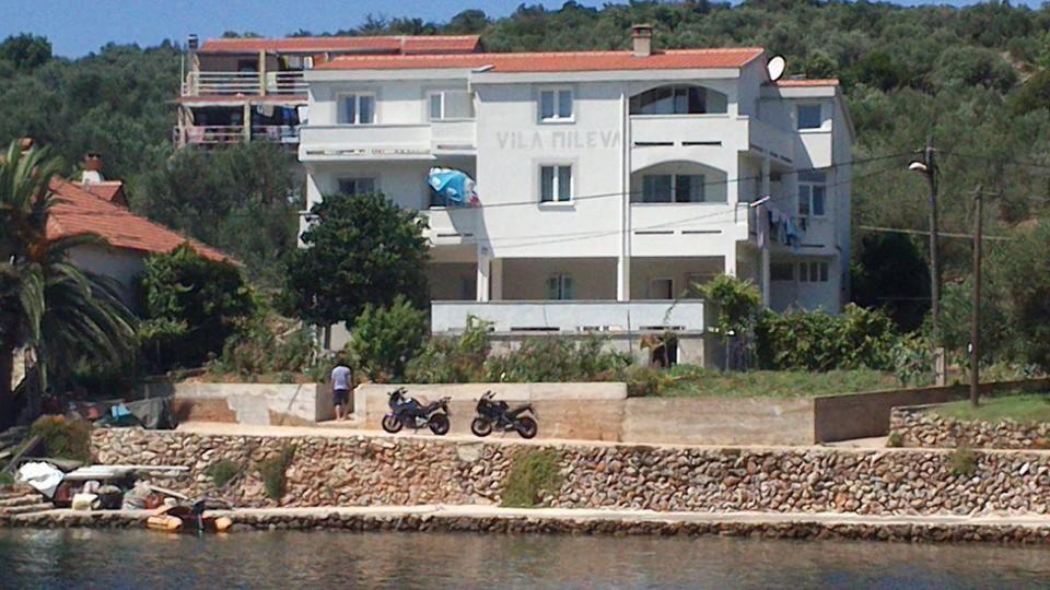 Apartments Vila Mileva — Hotel in Island Rava