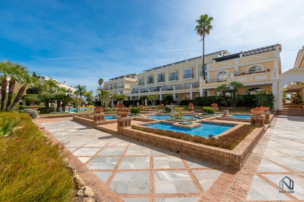Newly Refurbished 2 BDRM Amazing Complex w Pools - 2