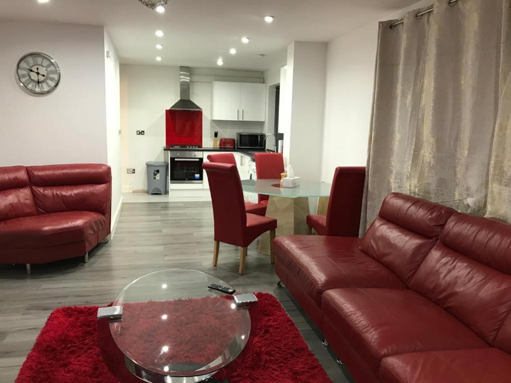 Nicely Furnished 2 Bedroom Property, High Wycombe photo 8
