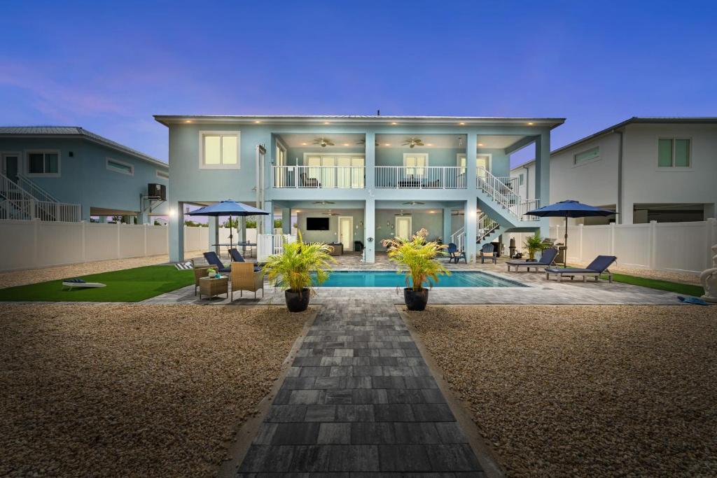 Mermaid's Paradise ~ Pool ~ Dock ~ Games ~ Views, Marathon