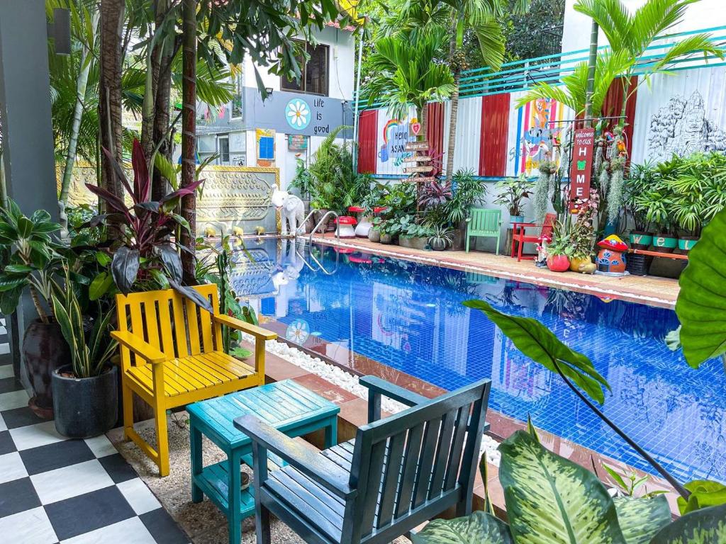 Swimming pool