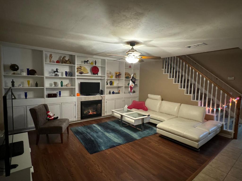 Spacious Room in A Nice House, Gainesville