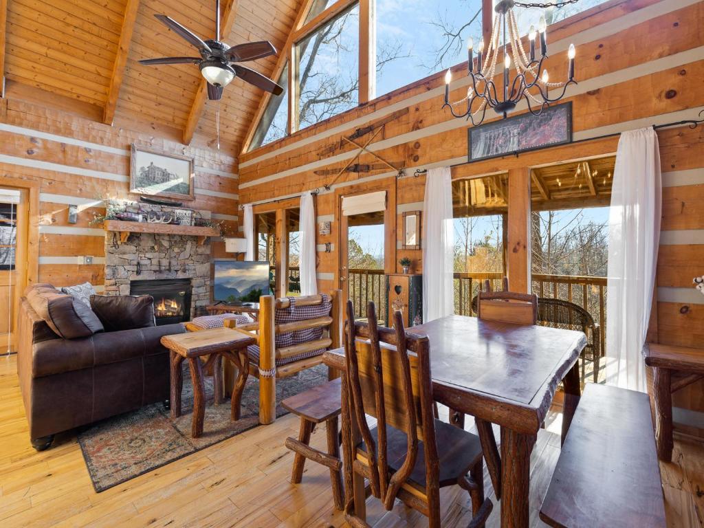 Little Bear Lookout, Gatlinburg