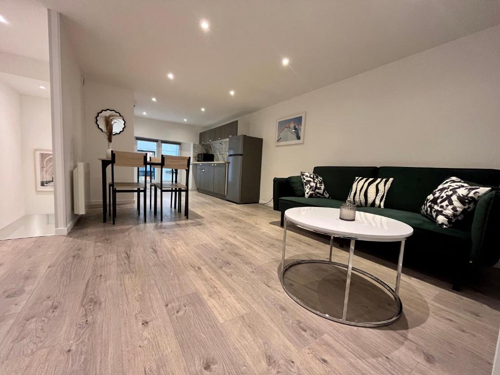 Suite Maël - Appartement 4 personnes - Check in h24 & Wifi - 5