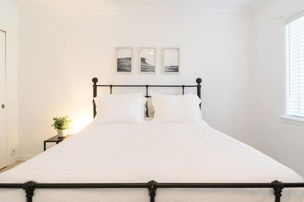 Las Olas Blvd Exclusive Apt with waterview, Fort Lauderdale