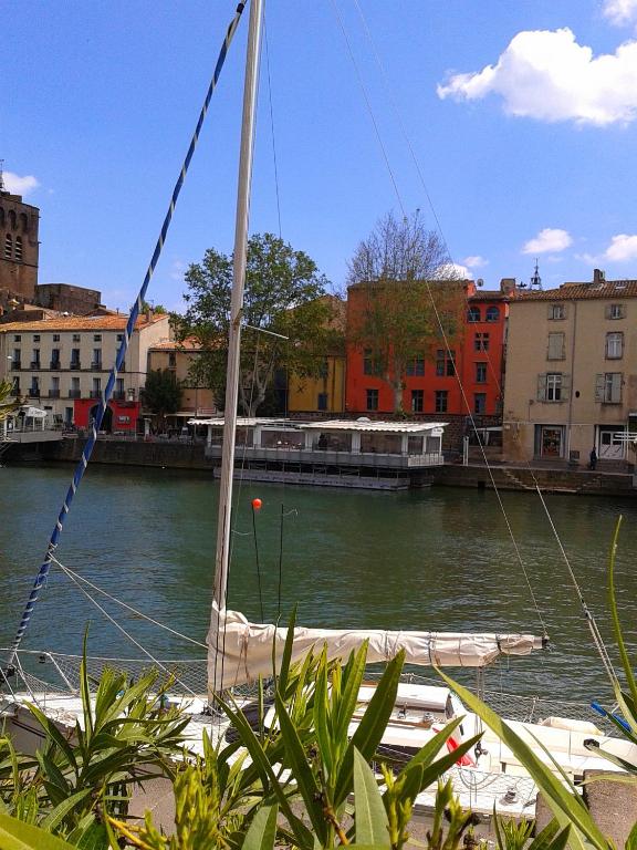 3 bedroom modern apartment in historic building overlooking river herault - 3