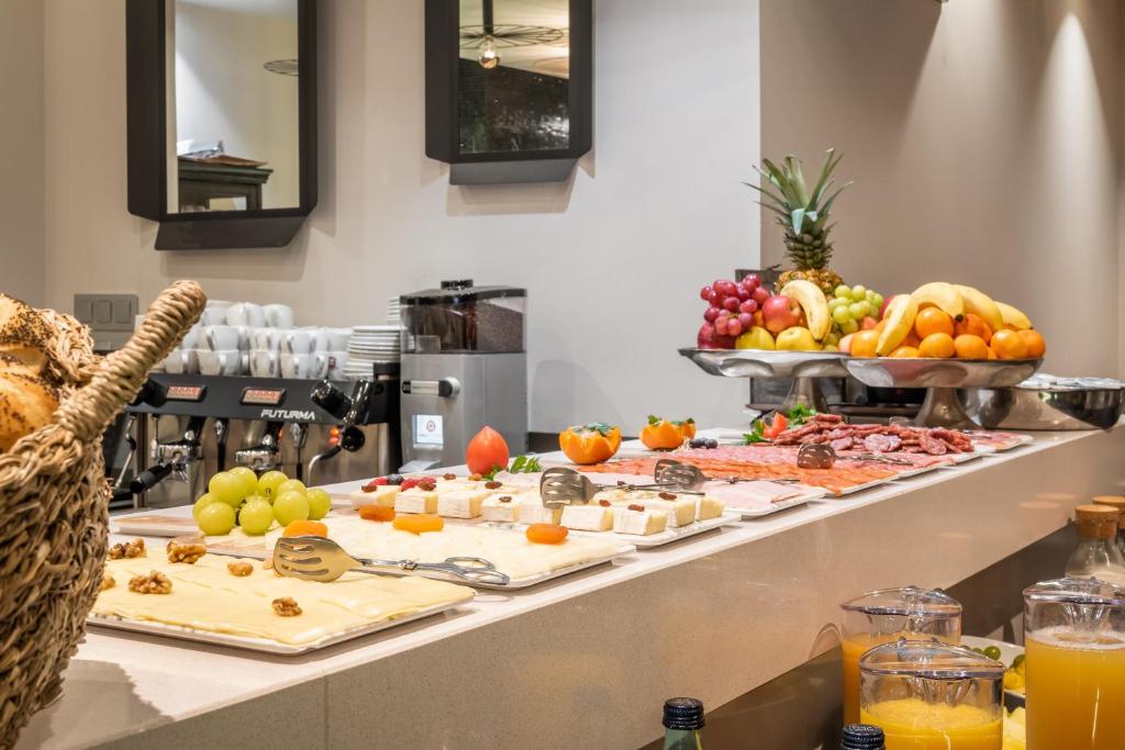Arya Stadium Hotel - 3