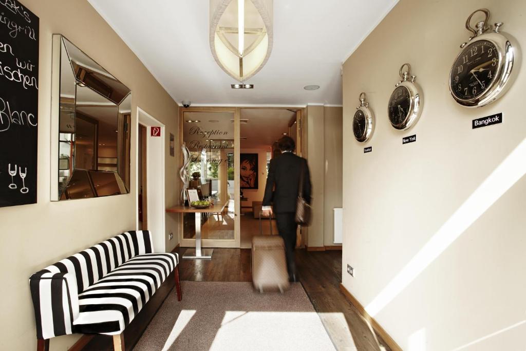 Hotel Bonjour photo