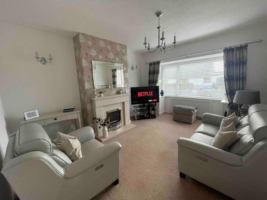 Fylde Coast Stays - Home from Home, Freckleton