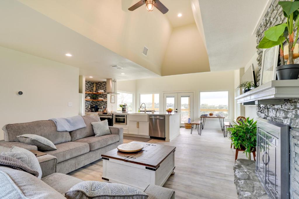 Serene Burnet Getaway with Buchanan Lake Views!, Burnet