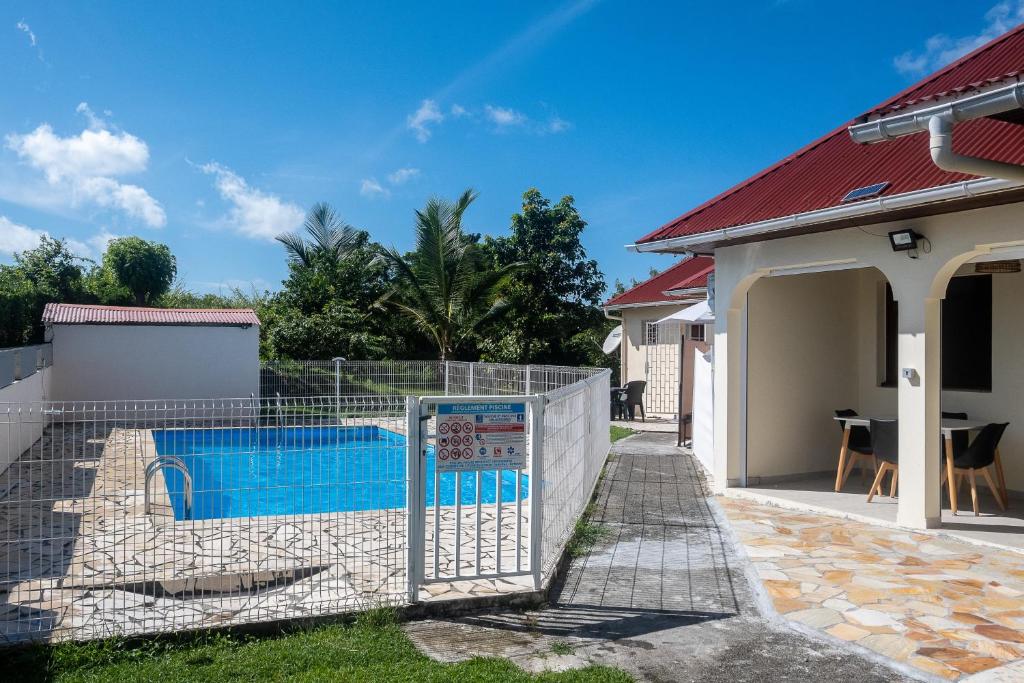 Maliann, T2+ à 5 min de la plage, Sainte-Anne