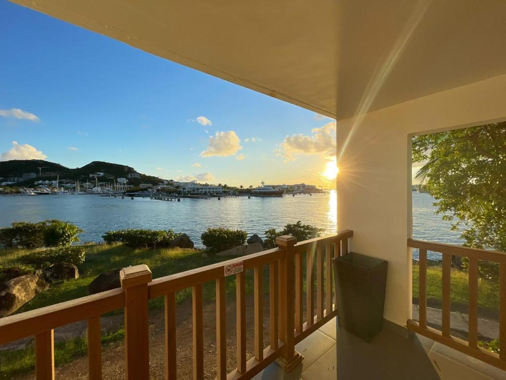 Port de Plaisance Resort, Trademark Collection by Wyndham バルコニー/テラス