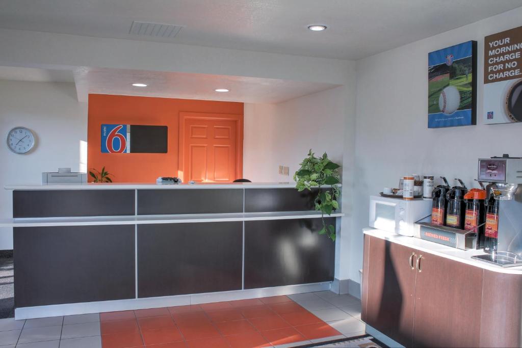 Motel 6-Bishop, CA photo