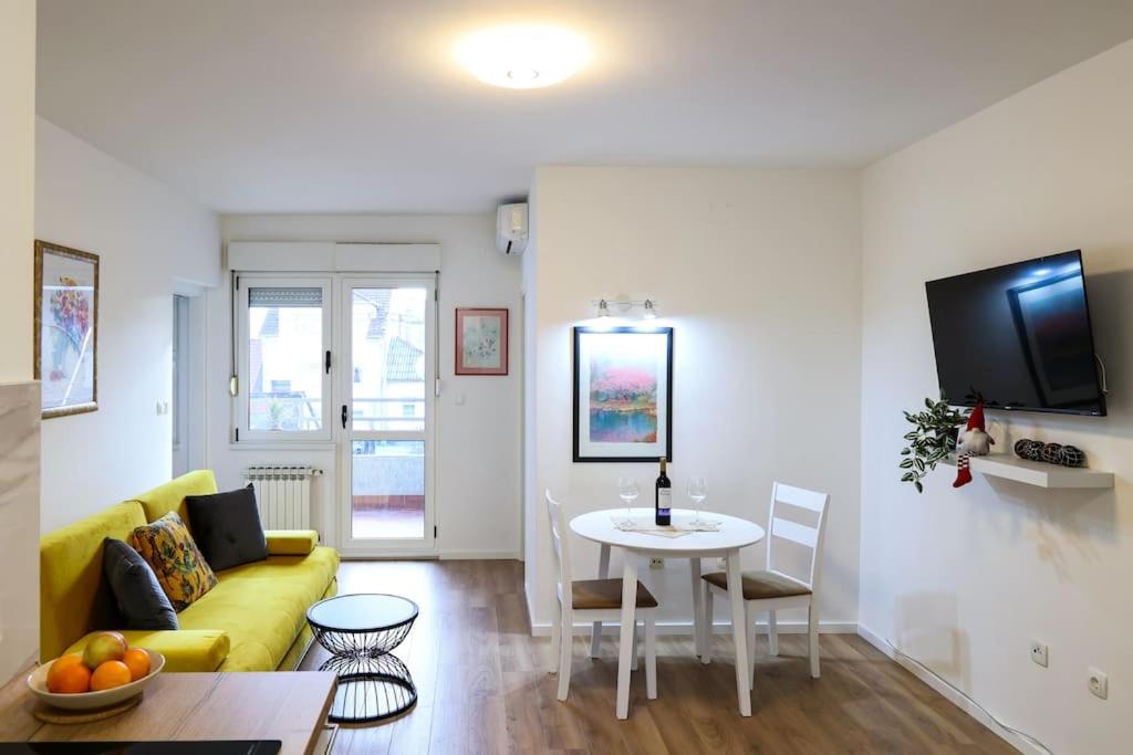 White & Bright Escape 1BDR apt, Záhřeb