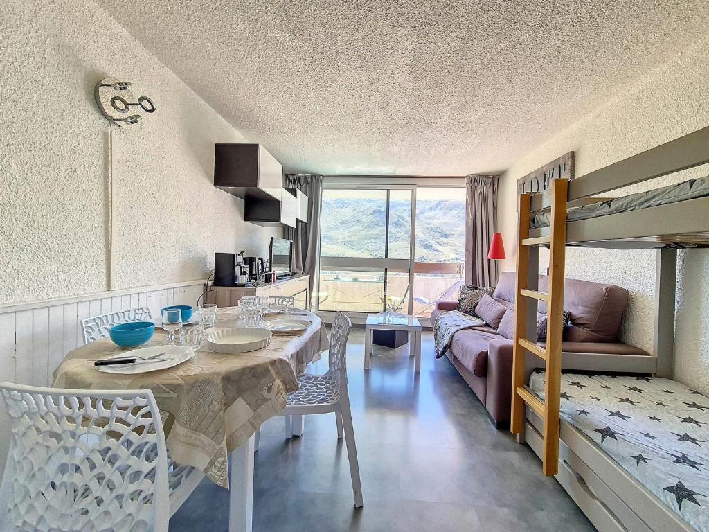 Studio rénové au pied des pistes avec balcon sud, vue ensoleillée, animaux acceptés - FR-1-344-1193 - 2