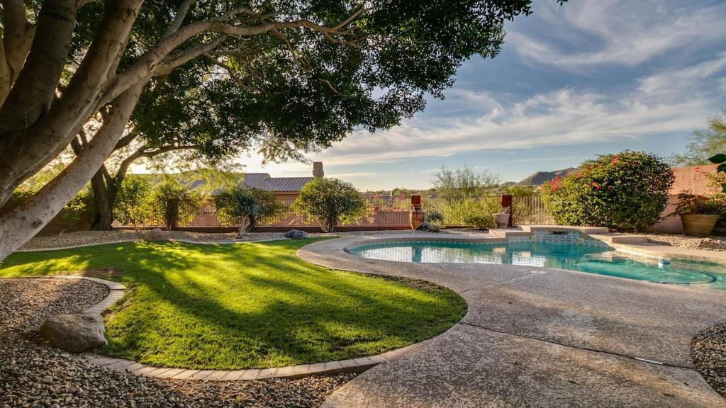 North Scottsdale Sanctuary w Htd Pool and Views, Scottsdale