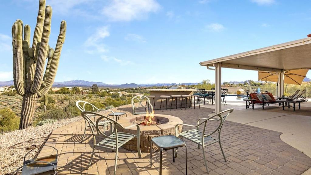 Fountain HiIls 4 Bdrm wBreathtaking Views & Pool