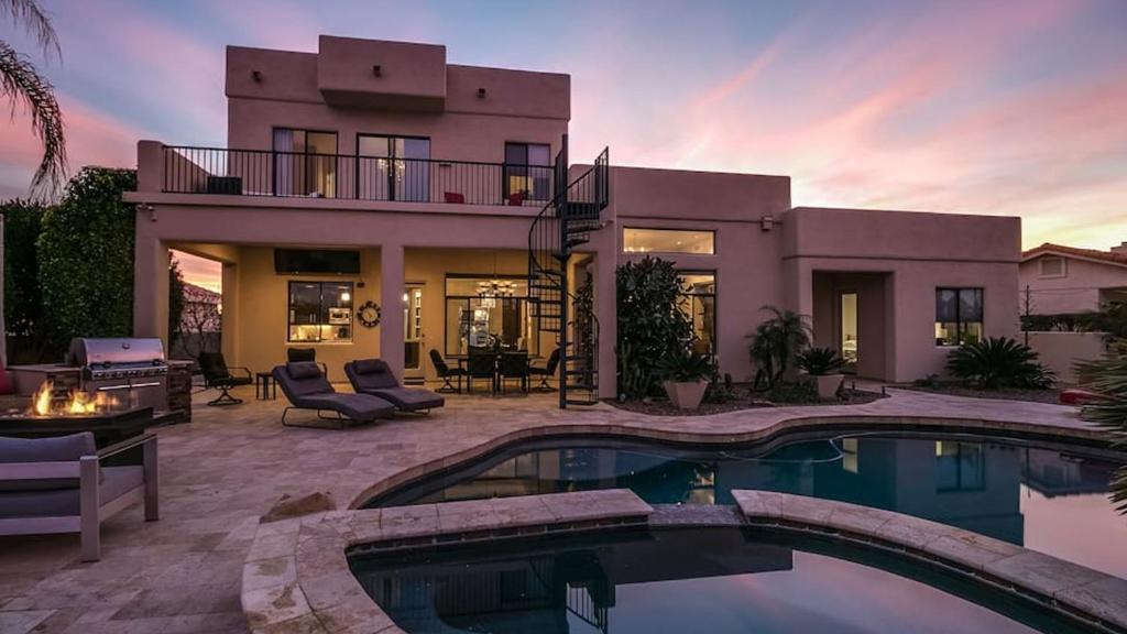 Luxury Contemporary Sanctuary w Pool and Views, Fountain Hills