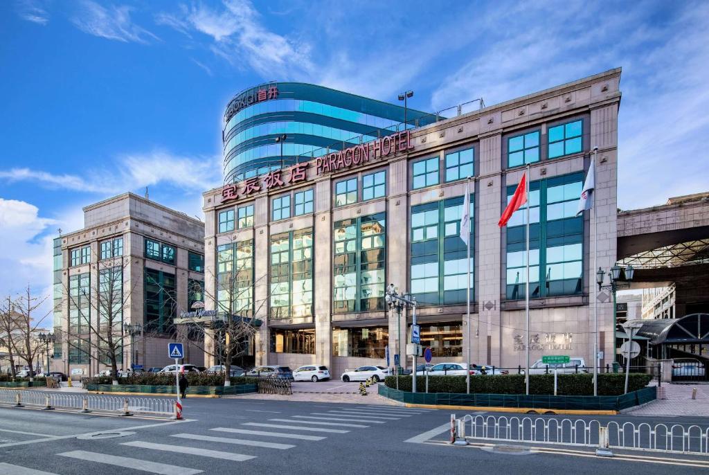 Beijing Howard Johnson by Wyndham Paragon Hotel Beijing exterior