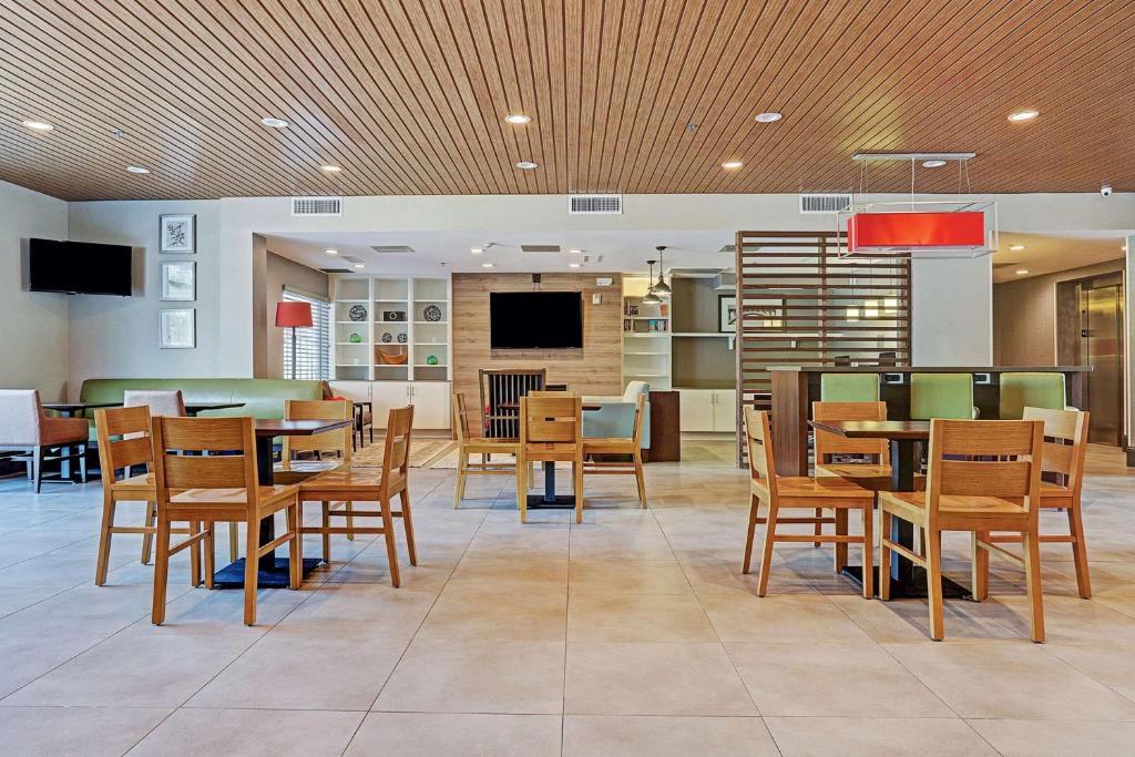 Food and beverages, GARNER HOTEL HOUSTON WESTHEIMER by IHG in Houston (TX)