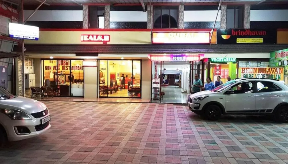 Dubai Hotel & Restaurant Kumarakom，位于库玛拉孔的酒店