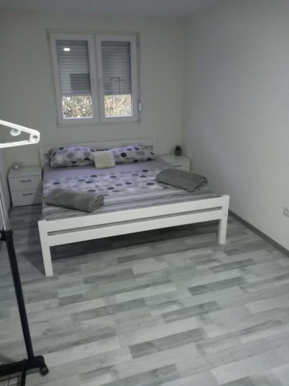 Apartment B&E - 2