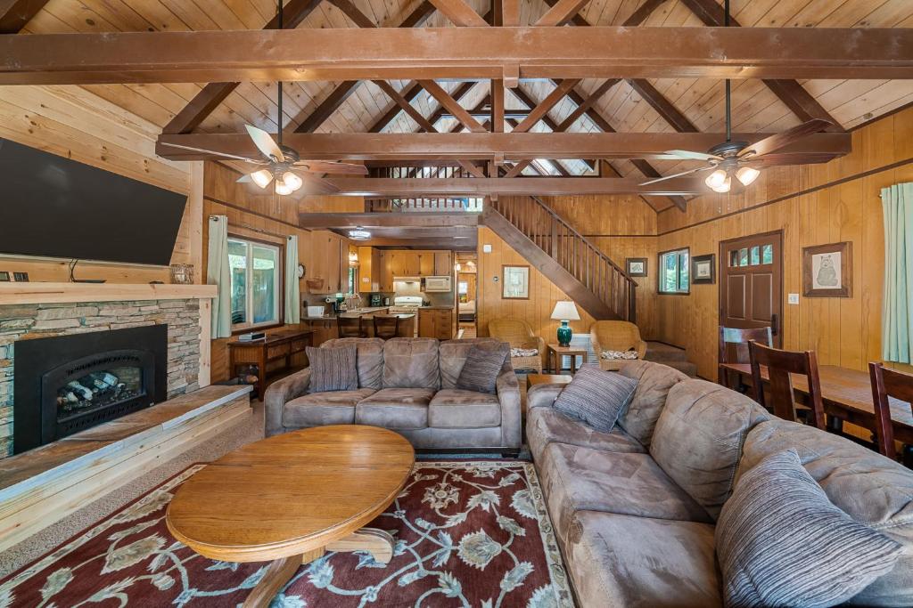 Holm on the Lake, Arnold