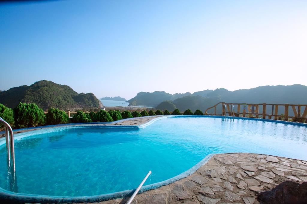 Nearby attraction, Vu Binh Stilthouse in Cat Ba Island