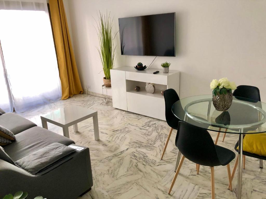 Residences Fleuries - behind Cannes Croisette Bvd - 2