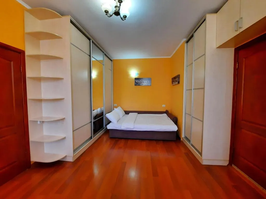 Двокімнатна квартира в центрі біля готелю Палаццо Мережа Alex Apartments Безконтакнте заселення 24-7, Hotel in Poltawa