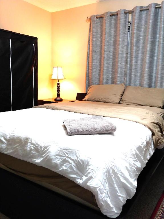 Room with private bath across train station, Burlington