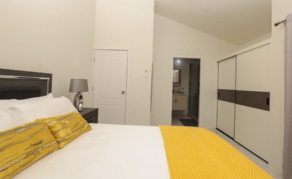 Osmax Oasis, 1BD and 1 BA, Gated, near Puerto Seco Beach, Discovery Bay