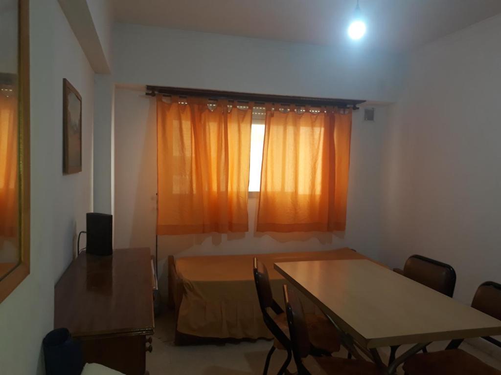 DEPARTAMENTO 2 AMBIENTES PLAZA COLON-1 CUADRA PLAYA-WIFI/TV - 1