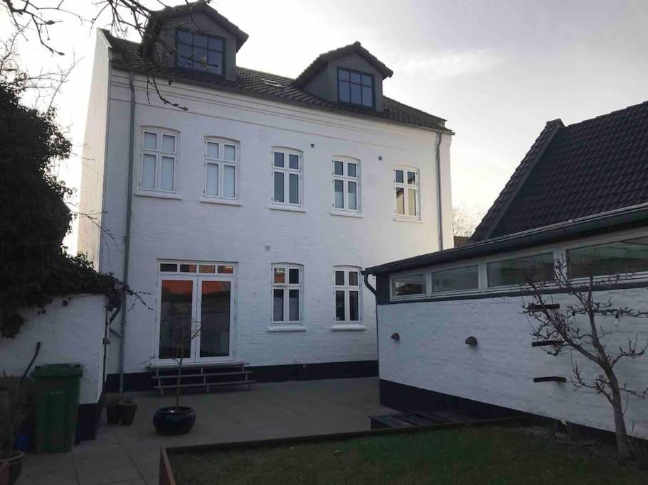 Vidunderligt byhus, 180m2 i hjertet af Esbjerg., Esbjerg