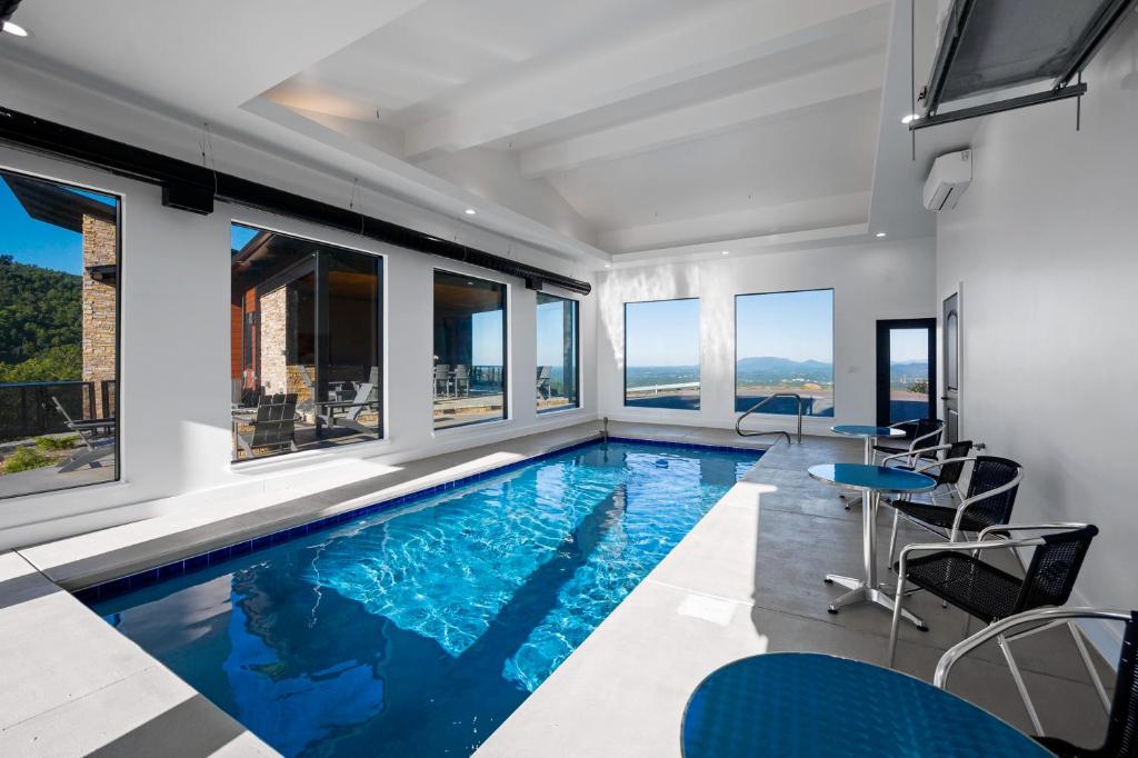 Higher Power, 6bdrm 6bath, Specials, Free Tickets, Indoor Pool, Amazing View, Hot Tub, Gameroom, Pigeon Forge