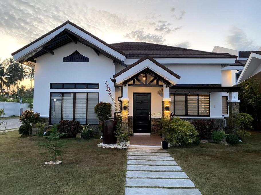 Beach House Retreat in Argao