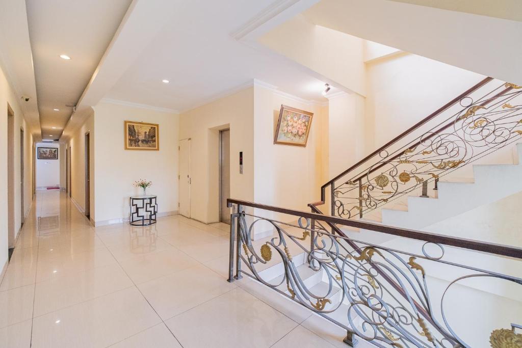 RedDoorz Plus @ Cideng Barat