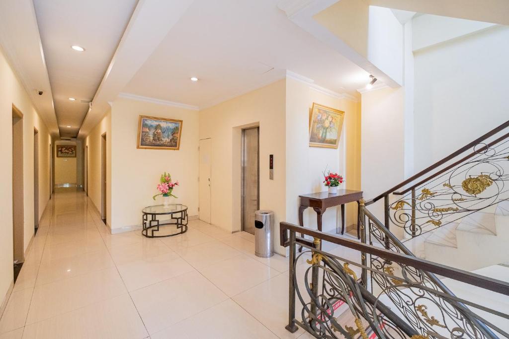 RedDoorz Plus @ Cideng Barat