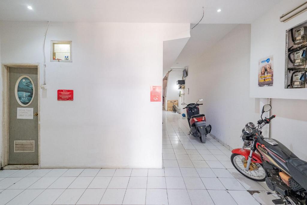 Exterior view, RedDoorz near STAN in Tangerang